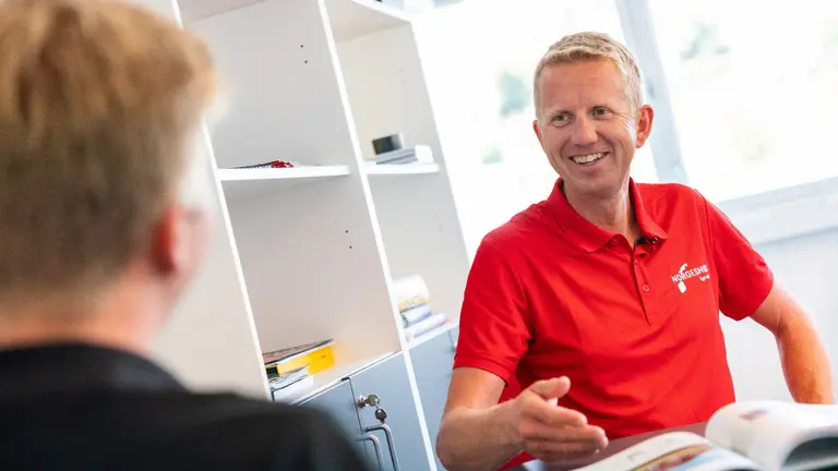 Hyggelig samtale med rådgiver fra Norgeshus Egersund